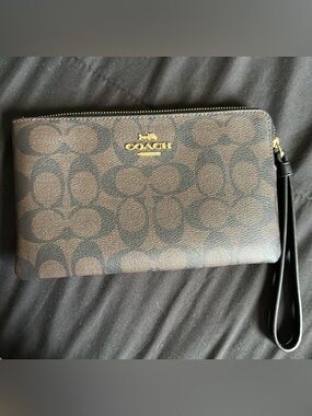 Coach Khaki Saddle Signature Corner Zip Wristlet